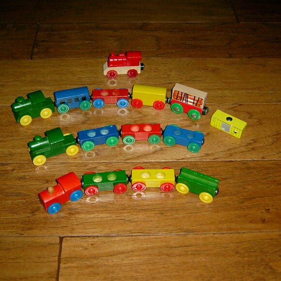 Wooden Train Magnetic Lot of Train Cars, Unbranded - Picture 1 of 3